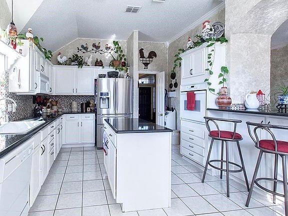 4th image of 5708 Frio Dr