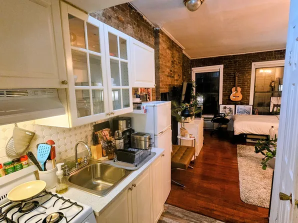 311 East 60th Street image 5 of 6