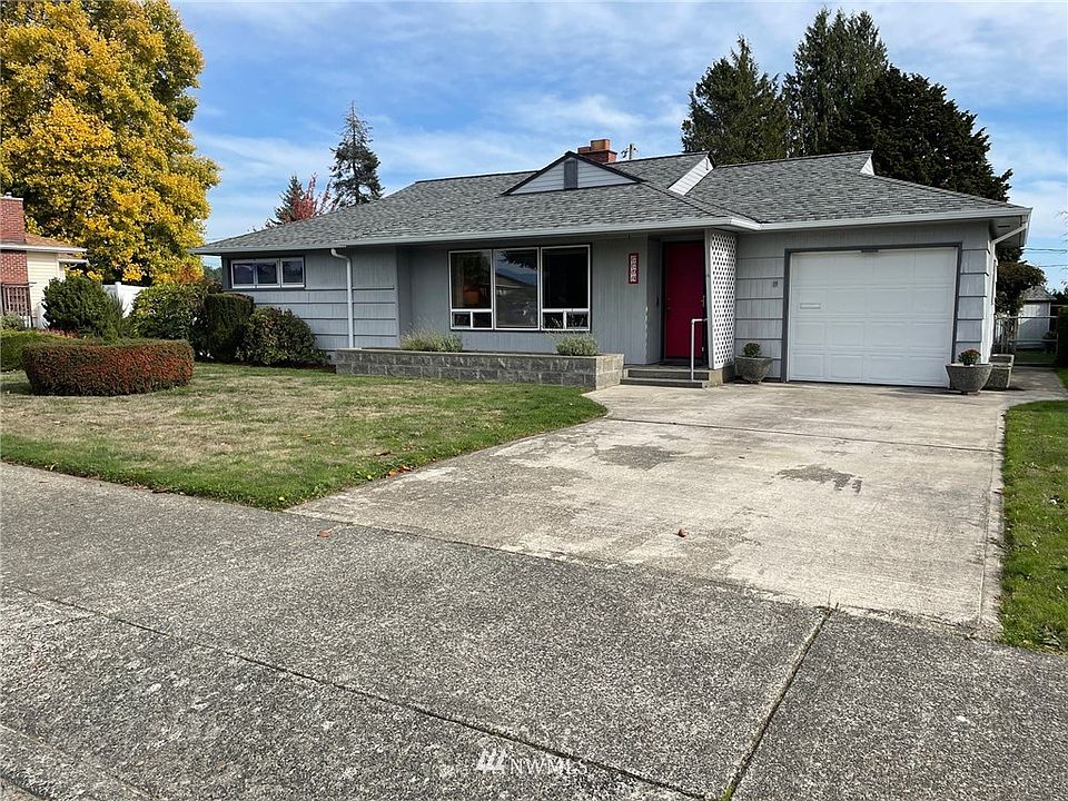 Classic Manette home on Nipsic Ave
