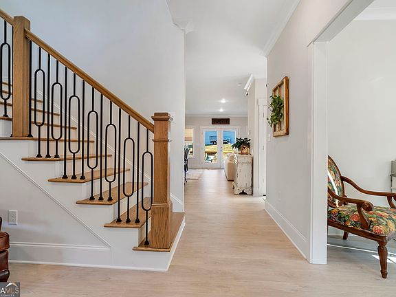 3rd image of 564 Old Airport Rd