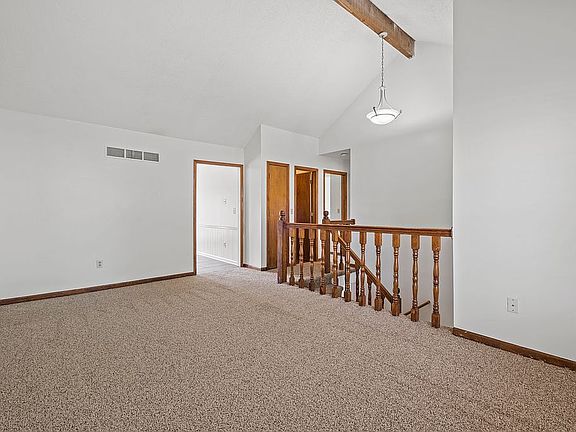 5th image of 4624 Bell St