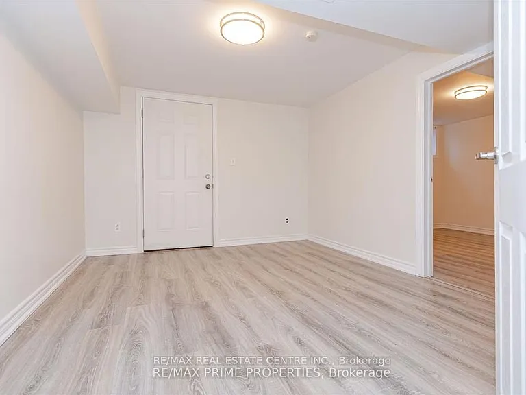 492 Pinegrove Rd — Photo 20