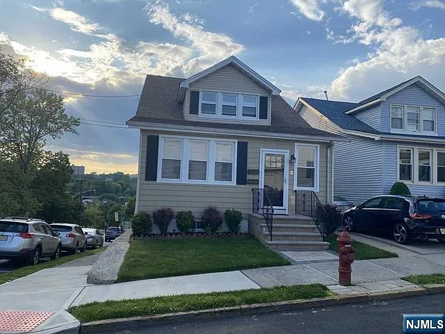 1 Hillside Ave #2