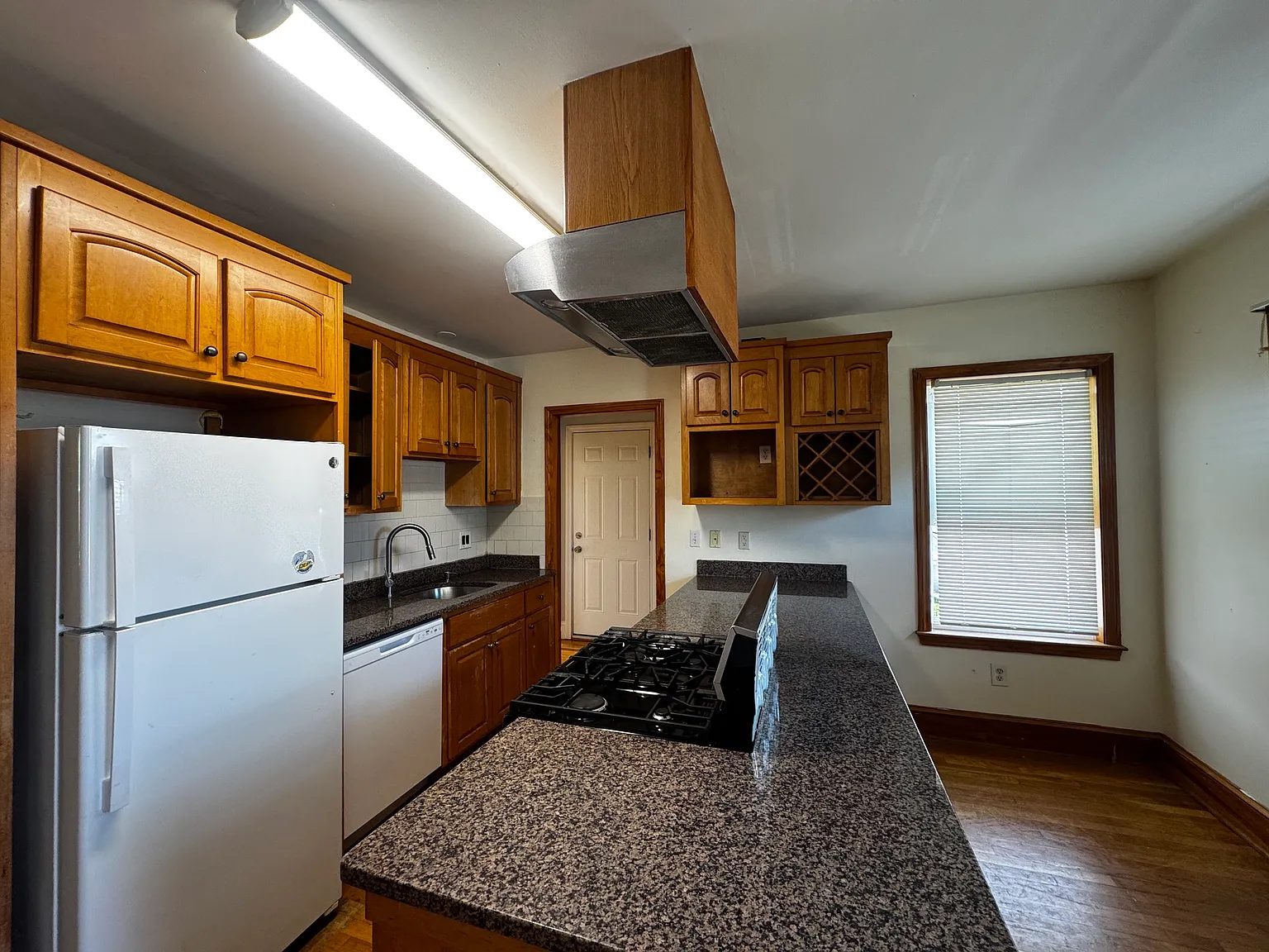 2 bed, 950 sqft, $2,750 — Photo 4