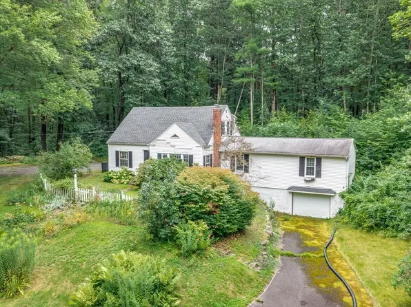 161 Turkey Hill Rd, Belchertown, MA 01007