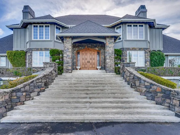 21697 Rainbow Dr, Cupertino, CA 95014