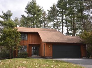 24 Bayberry Ln, Amherst, MA 01002