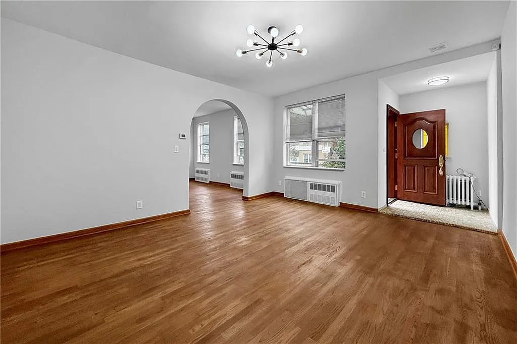 4 bed, 1.5 bath, 1518 sqft, $4,950 — Photo 2