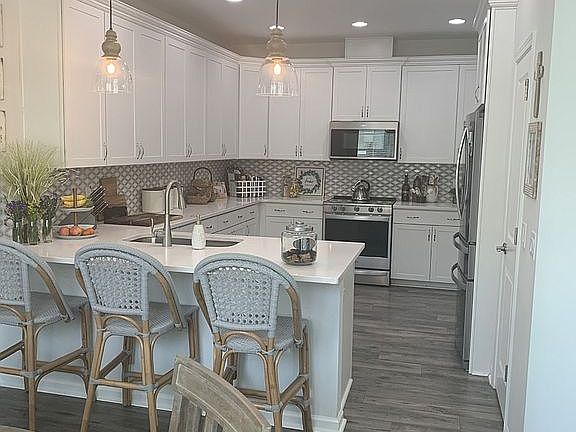 3rd image of 125 Landshark Blvd