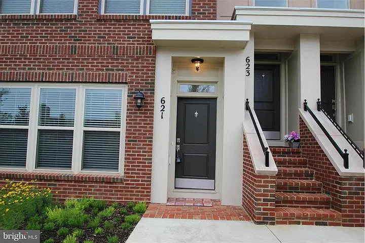 3 bed, 2.5 bath, 1753 sqft, $2,988 — Photo 1