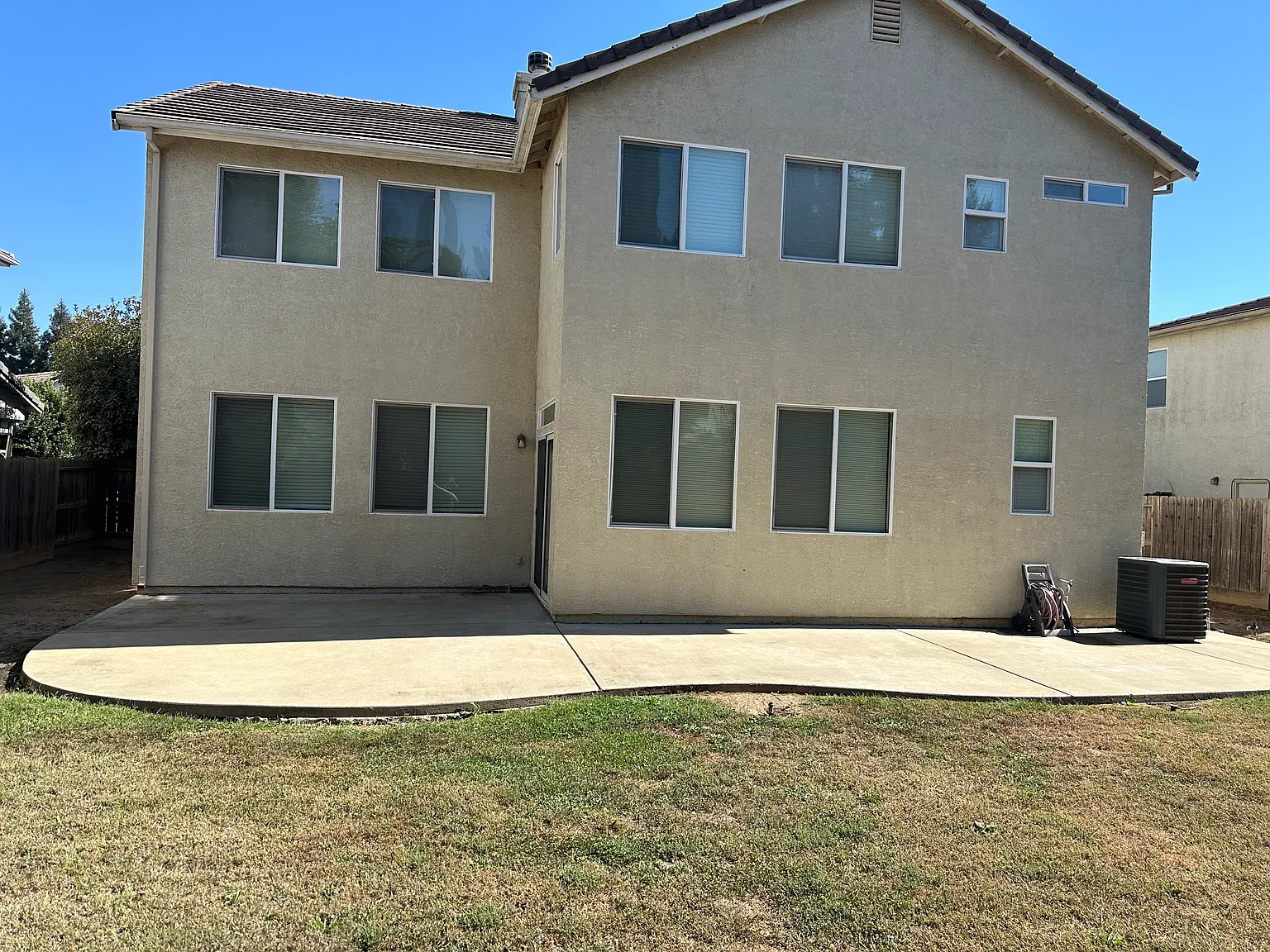 4 bed, 7841 sqft, $2,500 — Photo 2