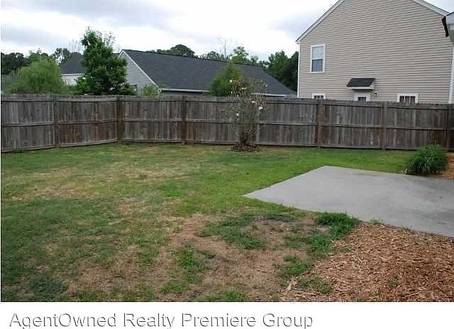 2nd image of 8540 Chloe Ln