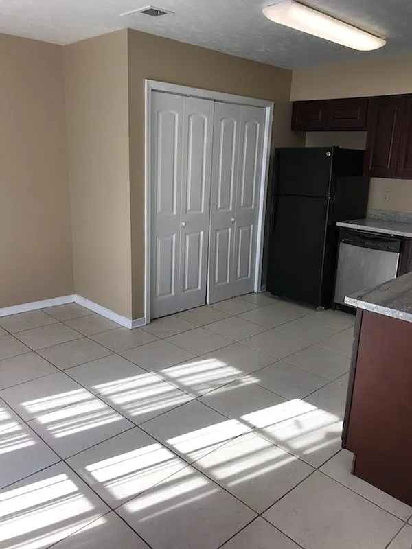 1305 Clearview Pkwy — Photo 2