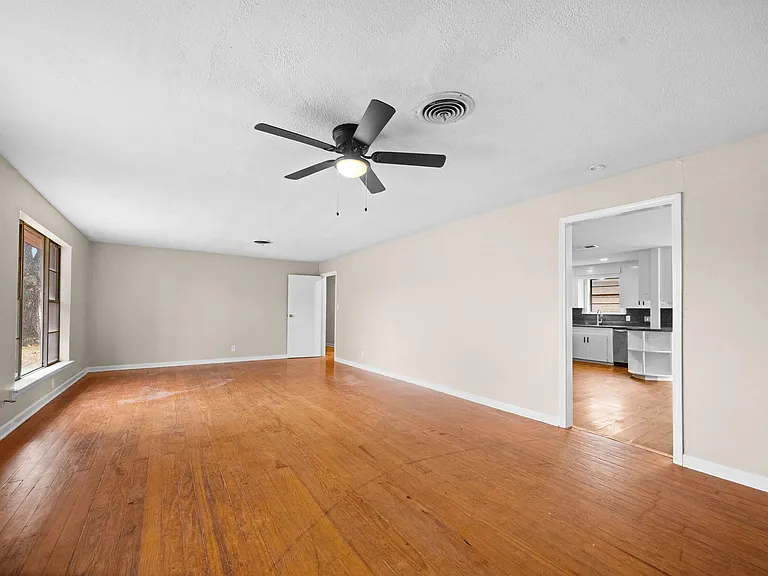 1522 N Ross Ave — Photo 4