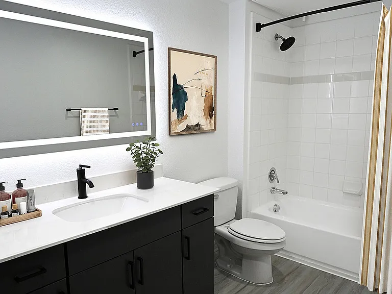 3x2 1370 sqft C1 - Bath