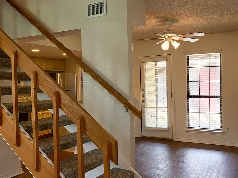 900 Kilkenny Ct #D — Photo 2