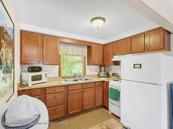 9215 Windsor Hwy #B, Dimondale, MI 48821