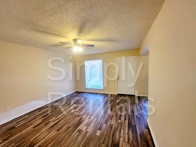 202 Park Cir — Photo 8