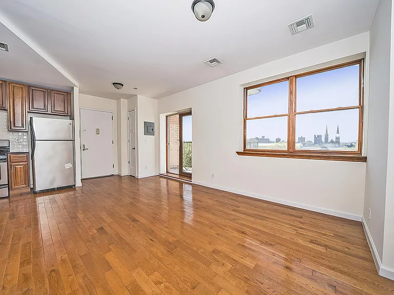 147 Maujer St #7A — Photo 1