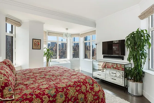 Rented by Brown Harris Stevens | media 25