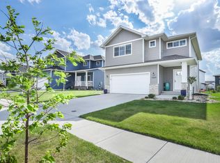 1069 Ashley Dr W, West Fargo, ND