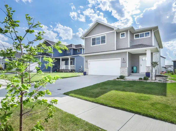 1069 Ashley Dr W, West Fargo, ND 58078