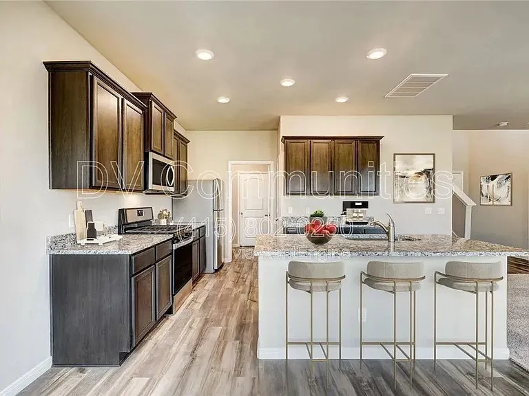 1608 Vermilion Ln — Photo 2