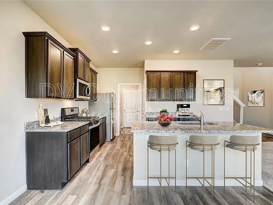 2nd image of 1608 Vermilion Ln