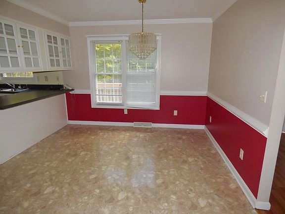 5th image of 314 Benton St
