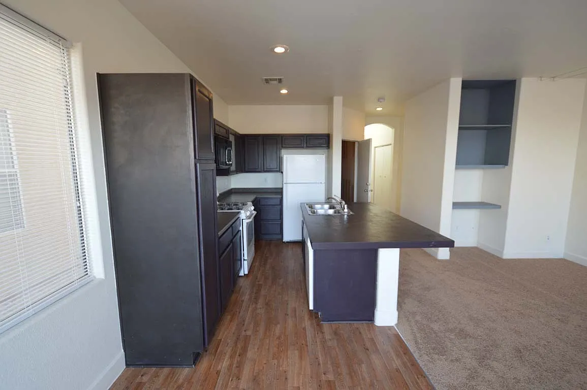 3 bed, 2.5 bath, 1235 sqft, $1,650 — Photo 4