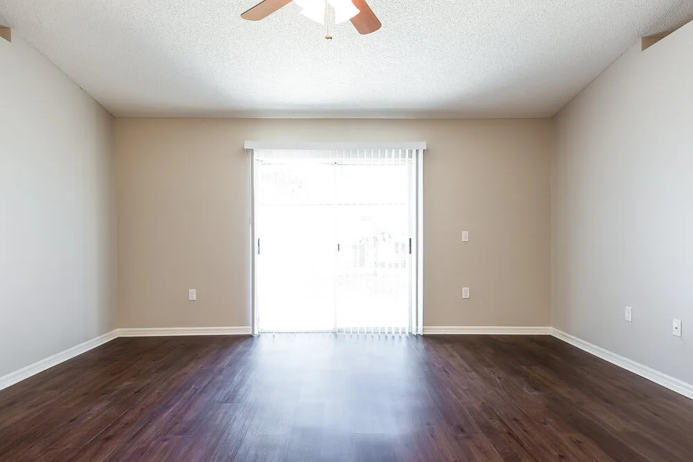 3 bed, 2.0 bath, 1264 sqft, $2,105 — Photo 3
