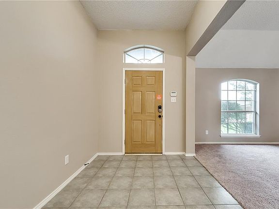 2nd image of 1933 Crawford Dr