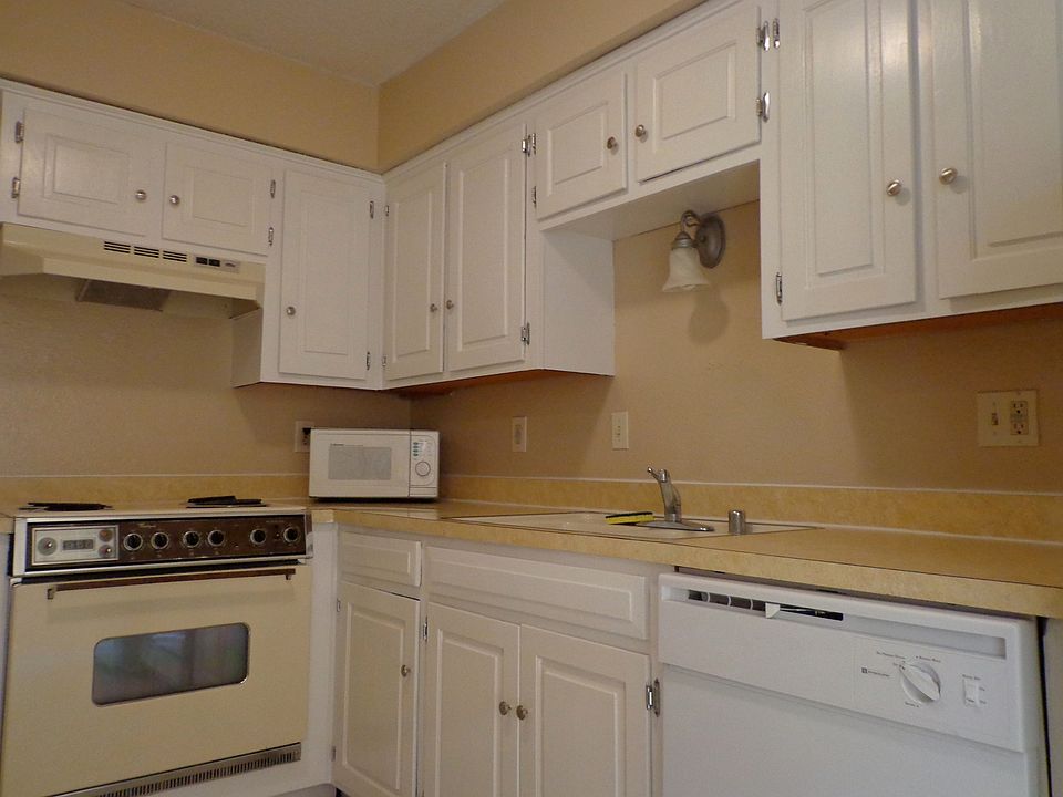 2nd image of 322 Northwood Ln