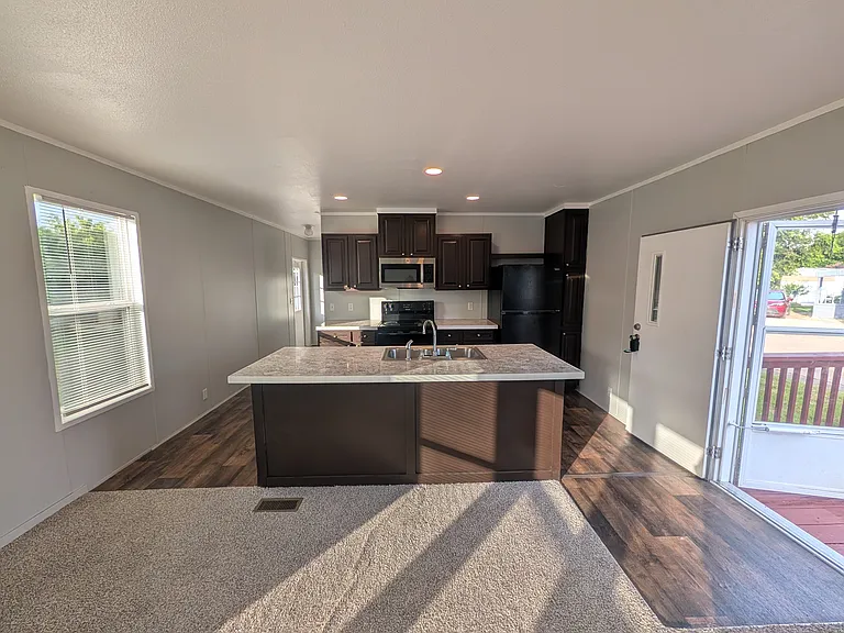 123 Elm Leaf Ln — Photo 3