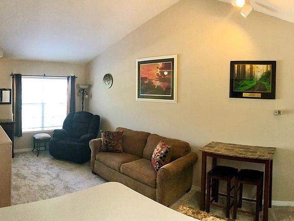 3rd image of 13703 RICHMOND PARK Drive N #2906