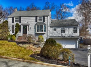 19 Strong St, Mahwah, NJ 07430
