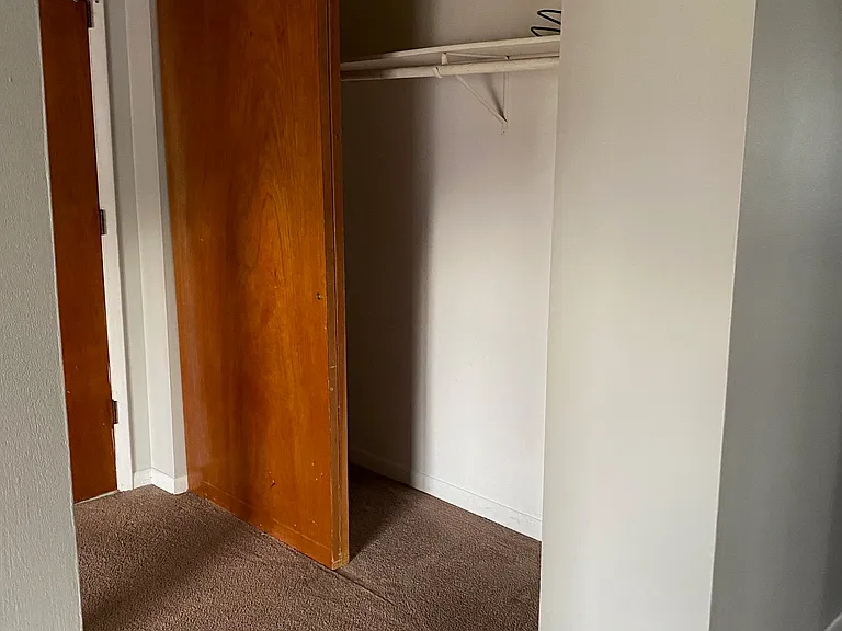 890 Gettysburg Dr #4 — Photo 9