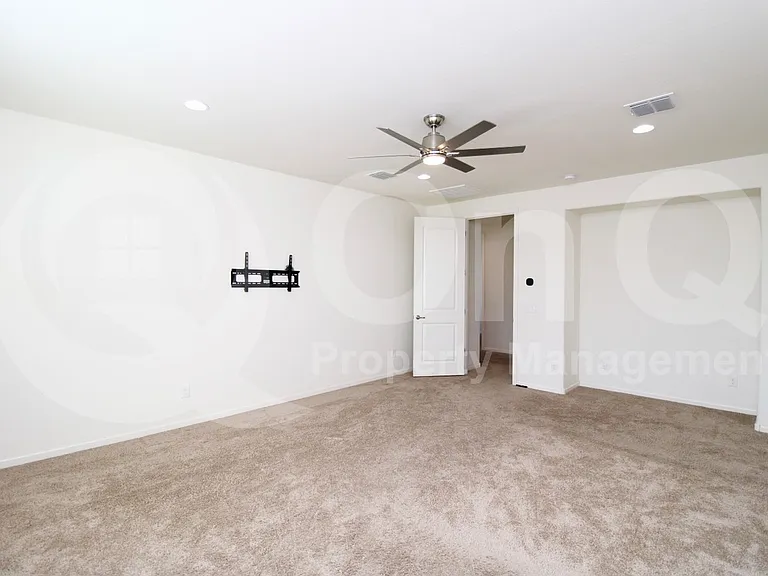 241 E Wisteria Dr — Photo 10