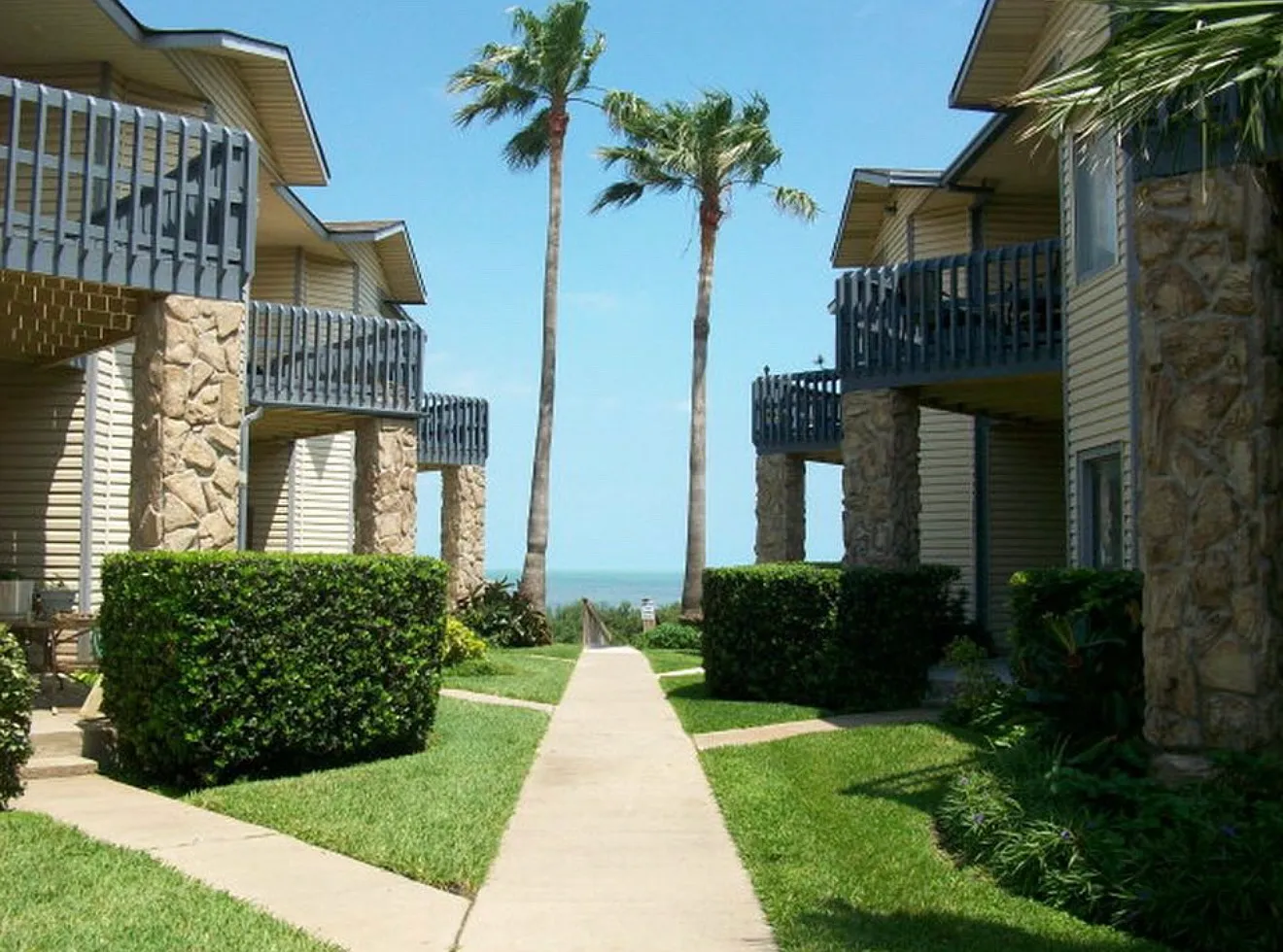 2 bed, 1114 sqft, $2,200 — Photo 1