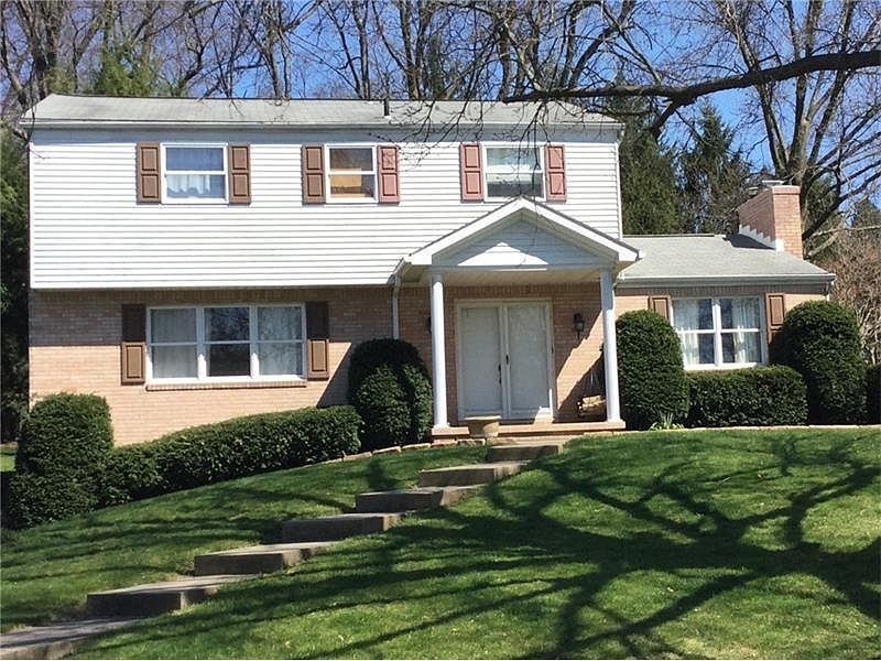 1st image of 340 Stoneybrooke Dr