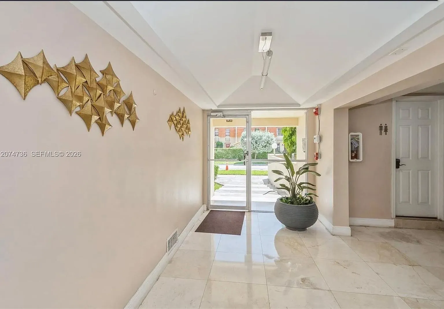 La Canadienne Condo — Photo 1