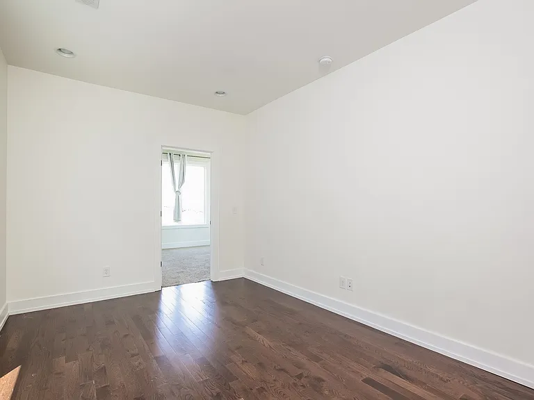2123B Burns St — Photo 17