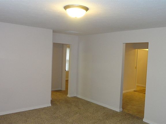 4th image of 833 Sarasota Dr