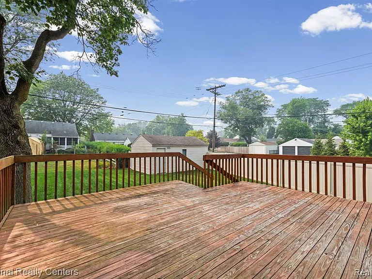 4521 Elmwood Ave — Photo 10