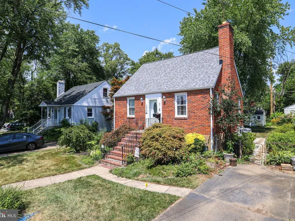 6514 Cedar Ln, Falls Church, VA 22042