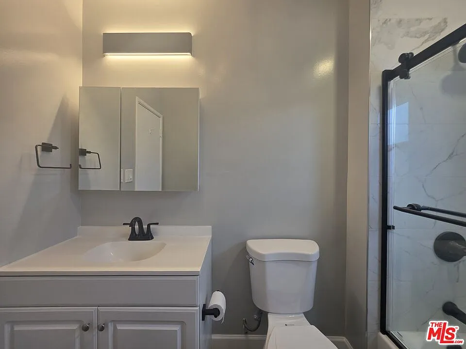 2 bed, 1.0 bath, 900 sqft, $3,100 — Photo 2