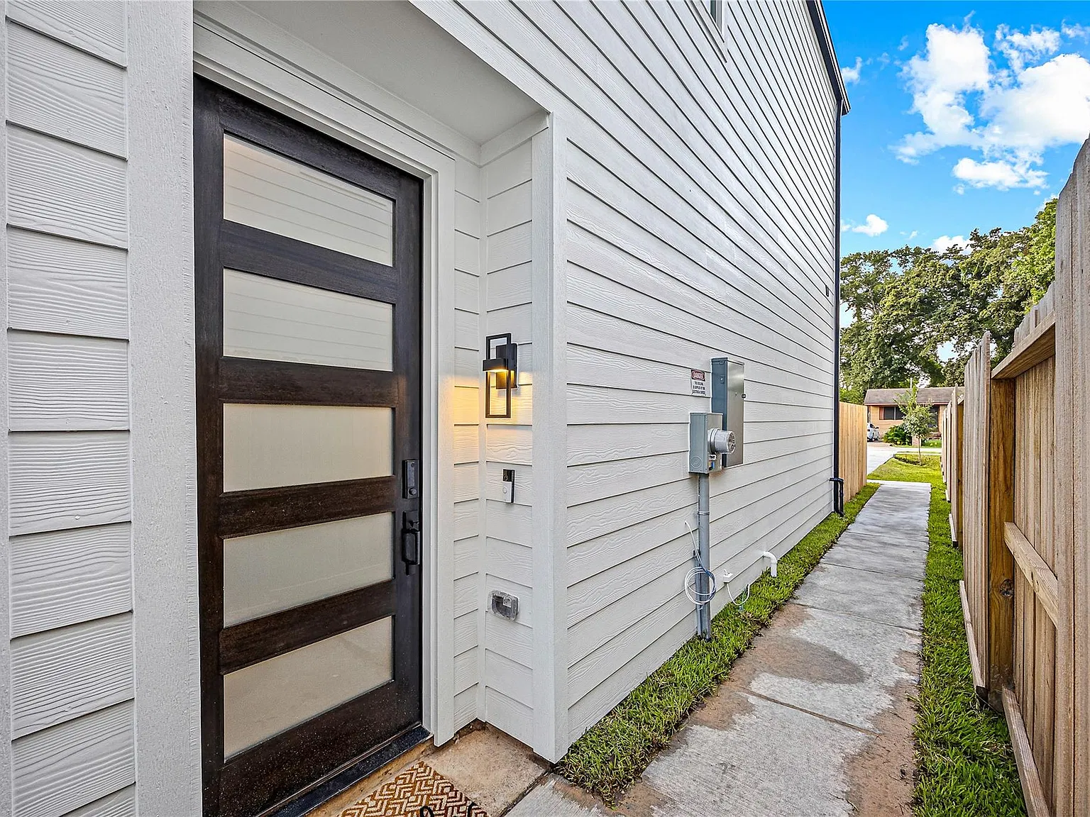 2 bed, 2.5 bath, 1091 sqft, $2,000 — Photo 3