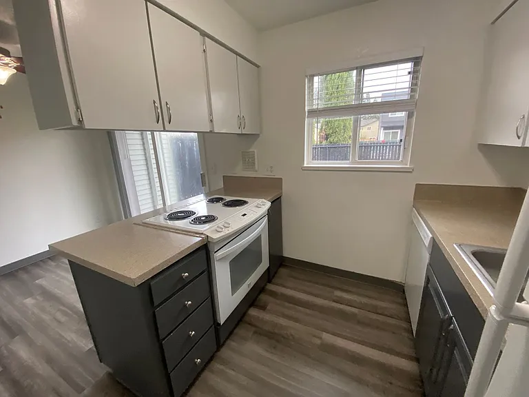 Pleasant Square Apartments — Photo 38
