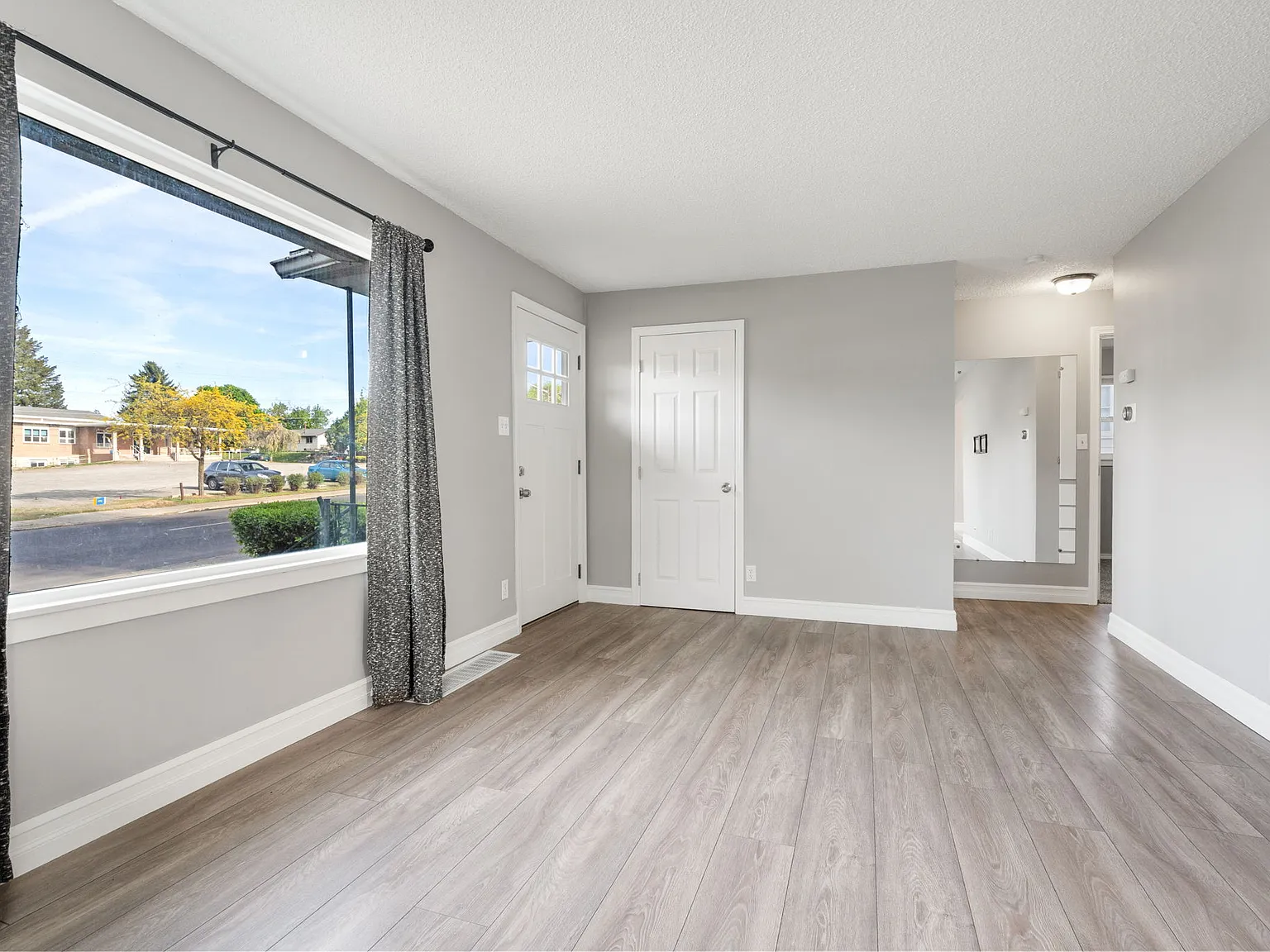 3 bed, 1560 sqft, $2,445 — Photo 2