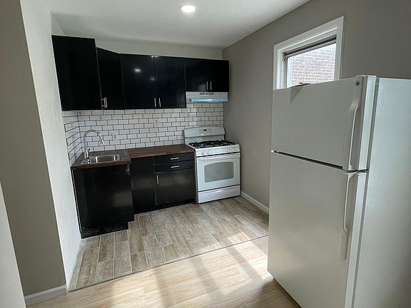 4th image of 487 Van Cortlandt Park Ave #2